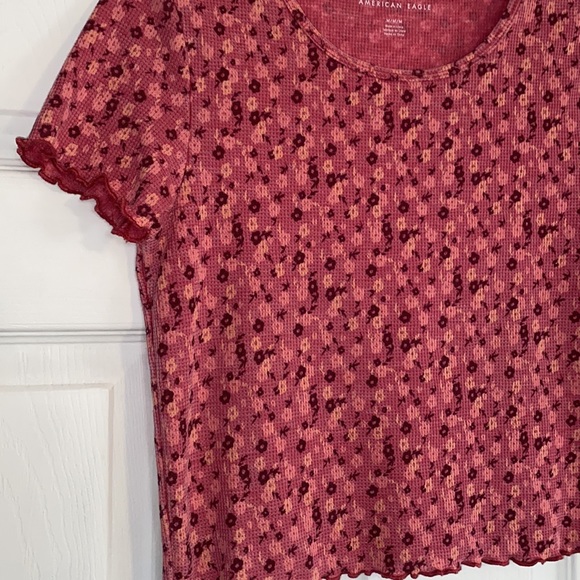 American Eagle Berry Pink Lettuce Trim Floral Top NWOT - Picture 4 of 10